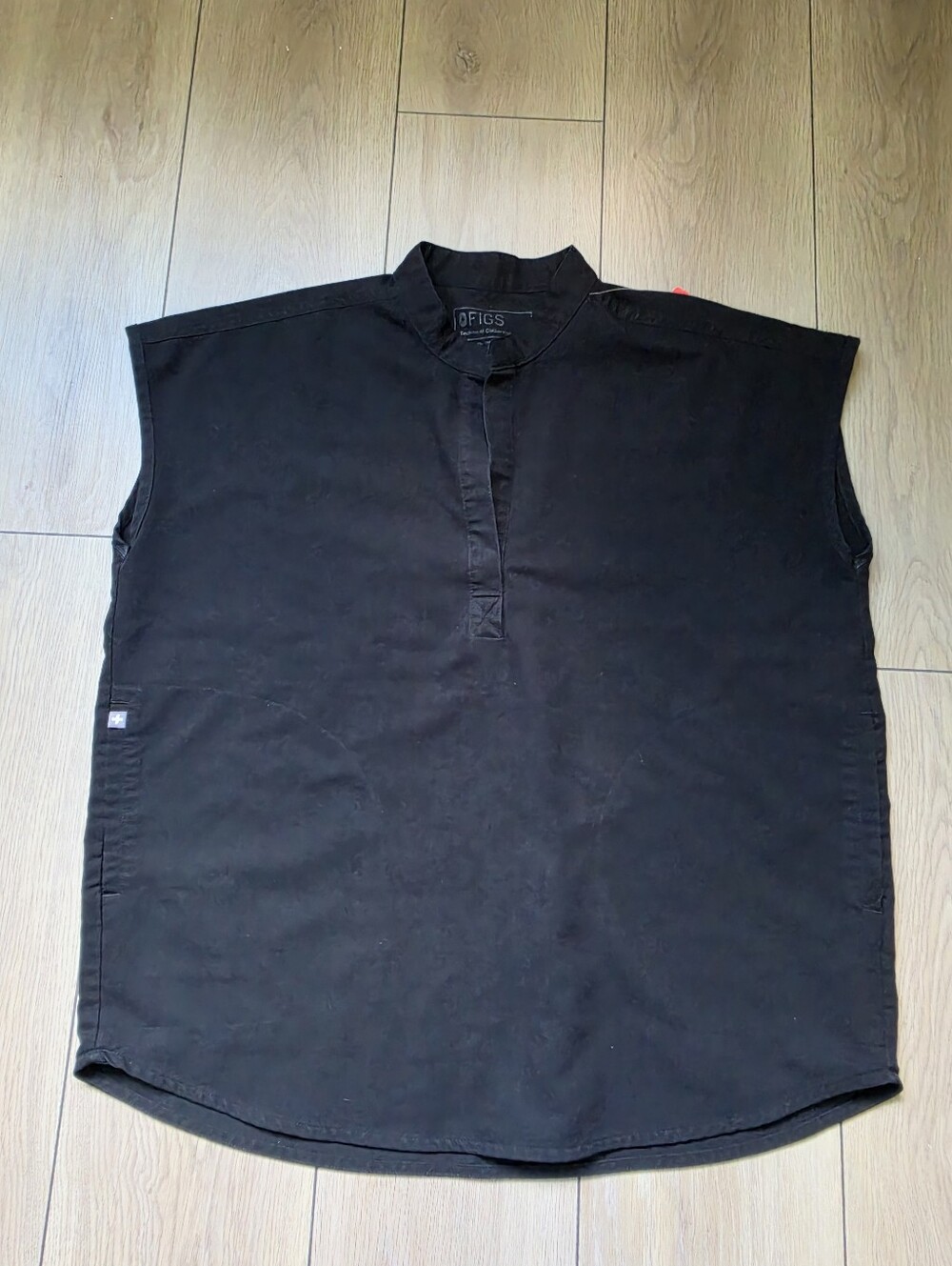 FIGS Rafaela Oversized Scrub Top in black Size S